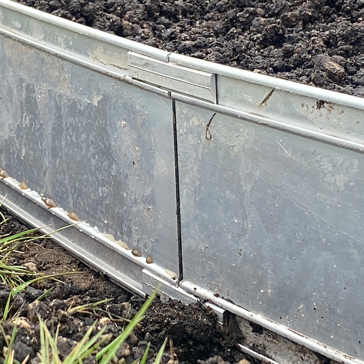 Kantafgrænsning til græs, bede og fliser